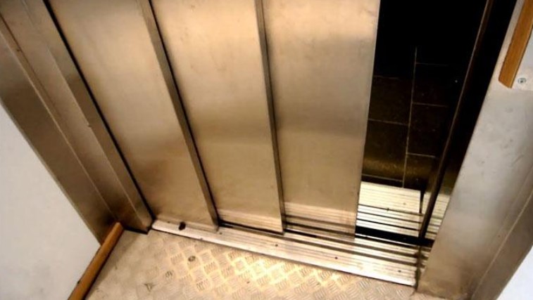نکات مهم در سفارش درب آسانسور کشویی
