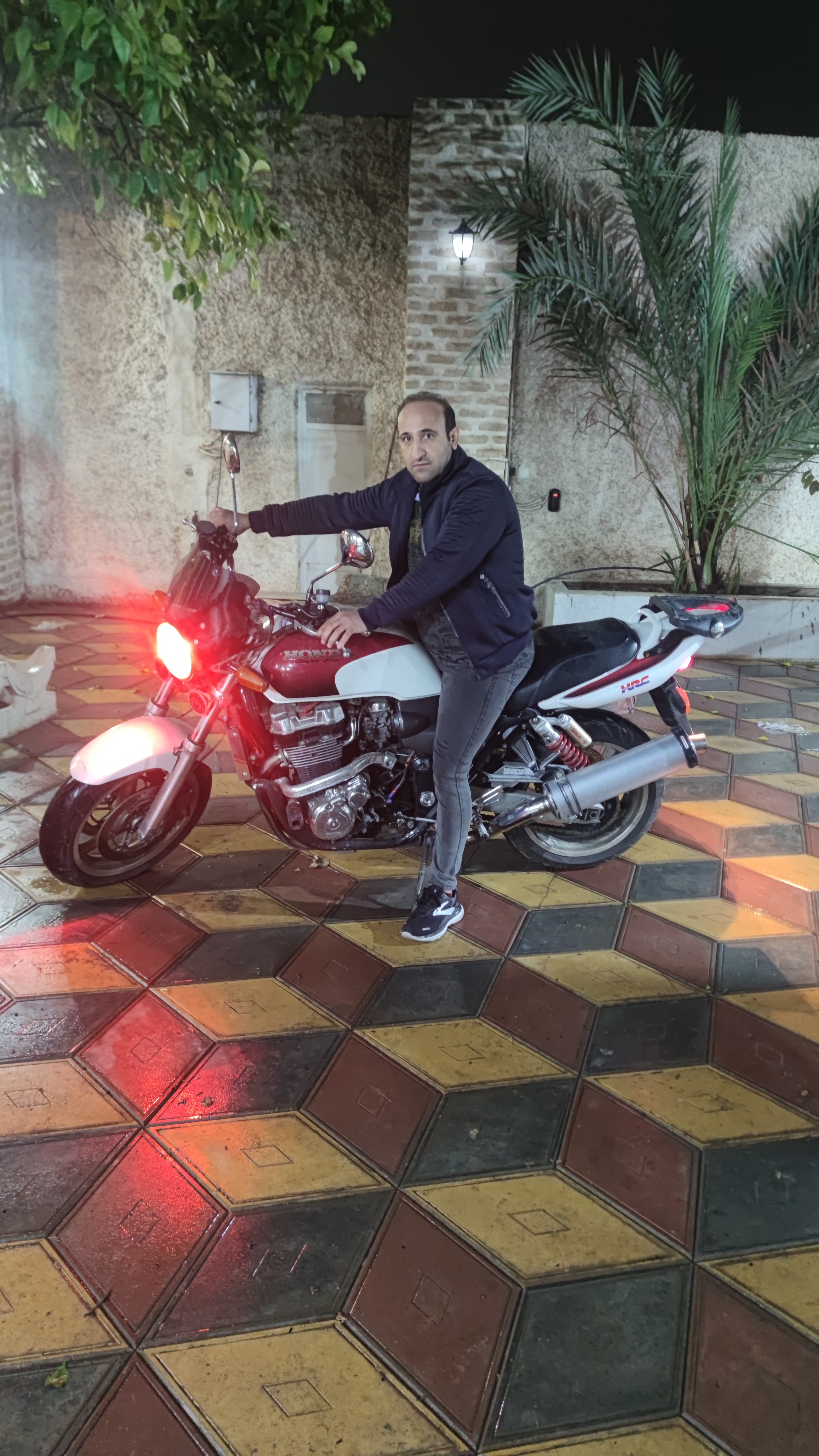 وحید آقائی